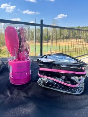 Source Unknown Pink Hair Brush Set with Clear Travel Case